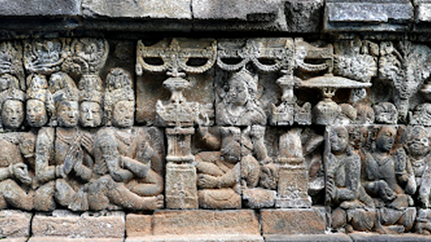 Sutra Bhadracari yang terukir di relief teratas Candi Borobudur